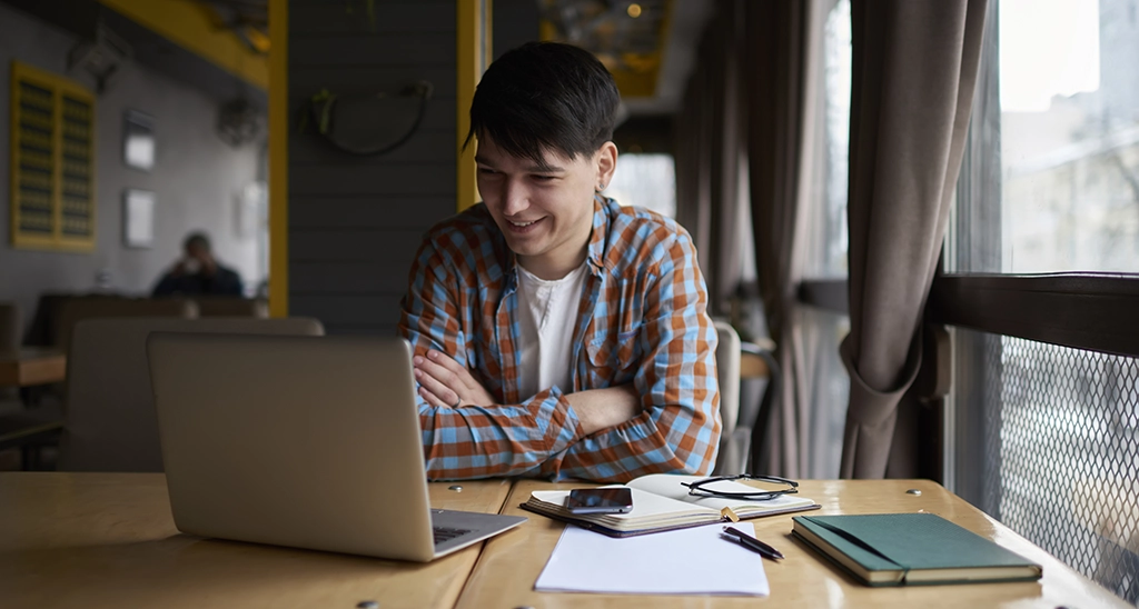 freelancer e está a trabalhar num co-work.